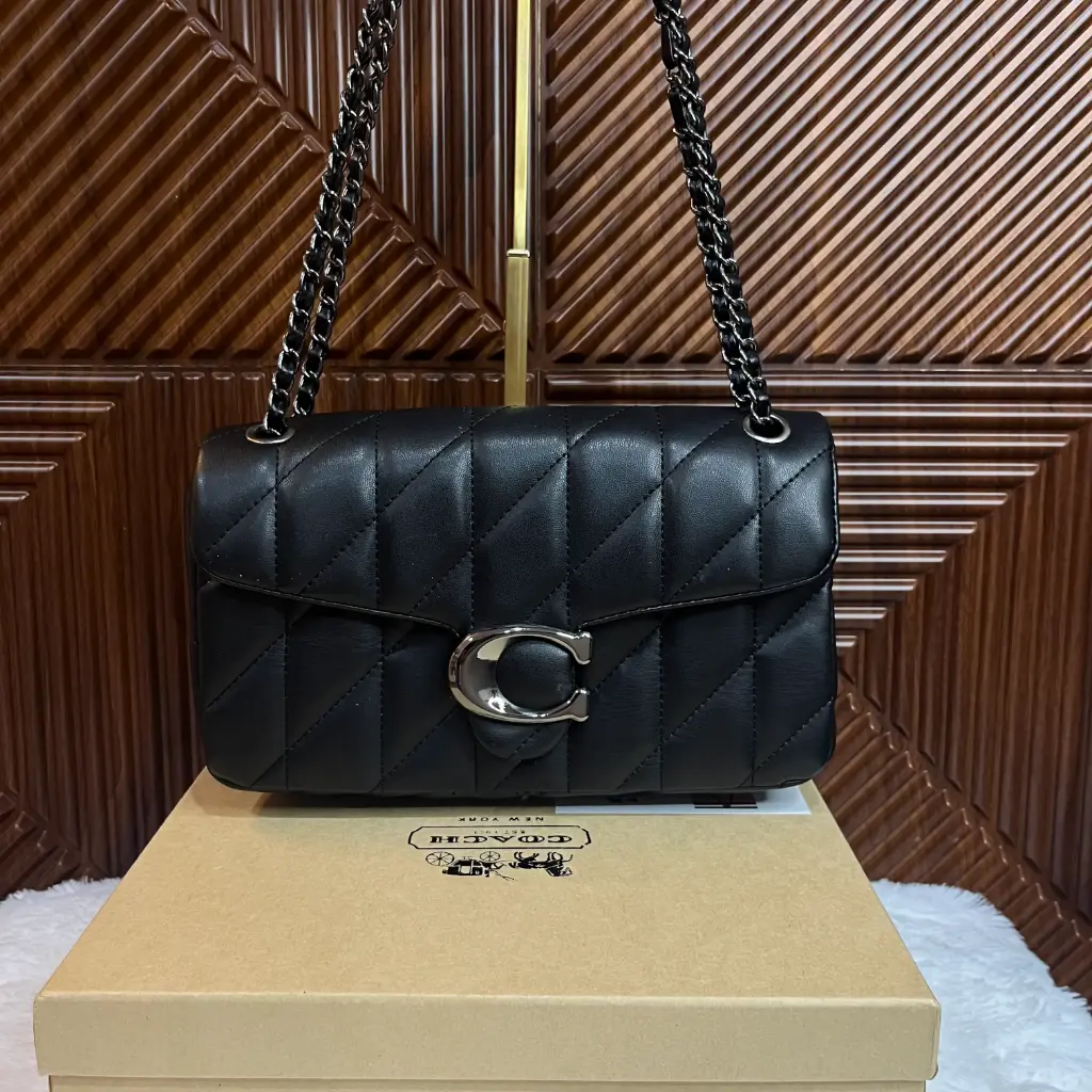 COACH Bolsa Tabby Acolchonada Negra