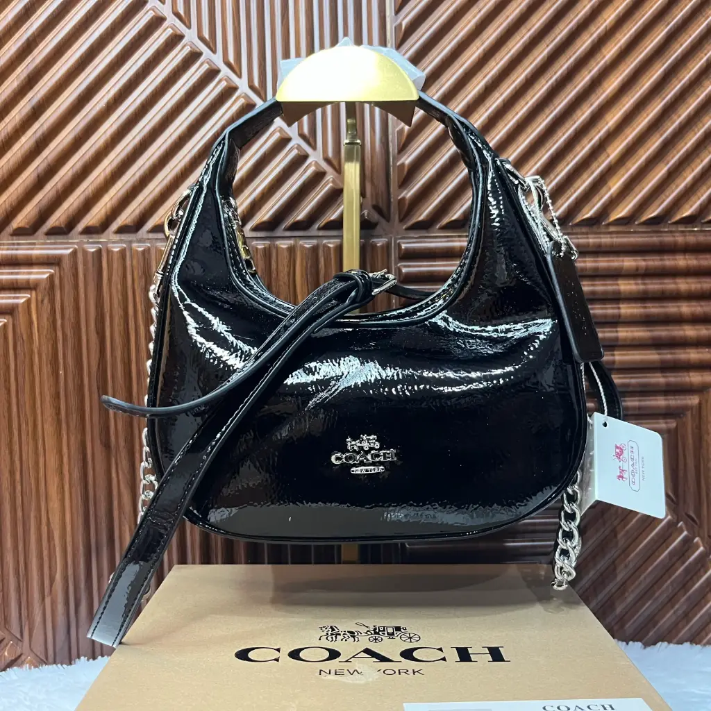 COACH Bolsa Mini Jonie Negra Charol