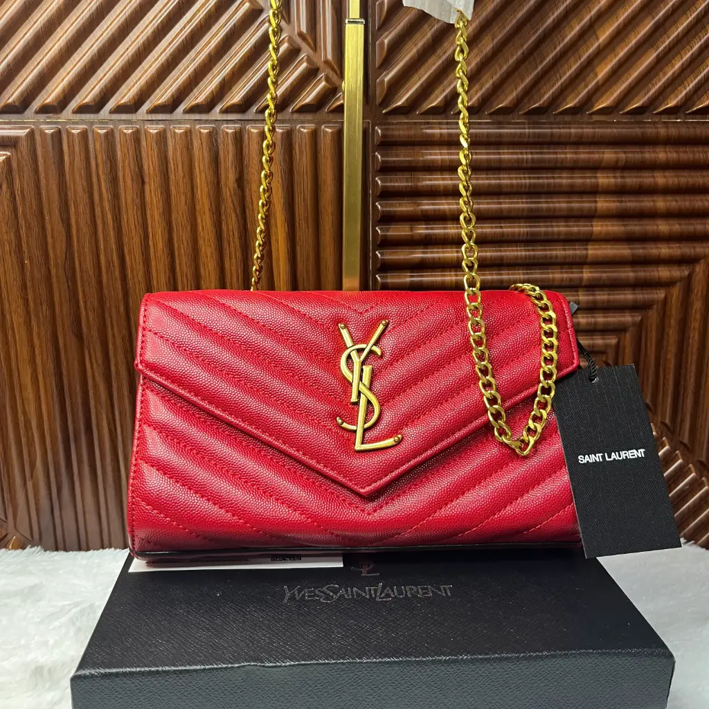 YSL Bolsa Envelope Crossbody Roja c/Dorado