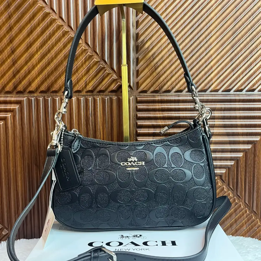 COACH Bolsa Teri Con Relieve Negra