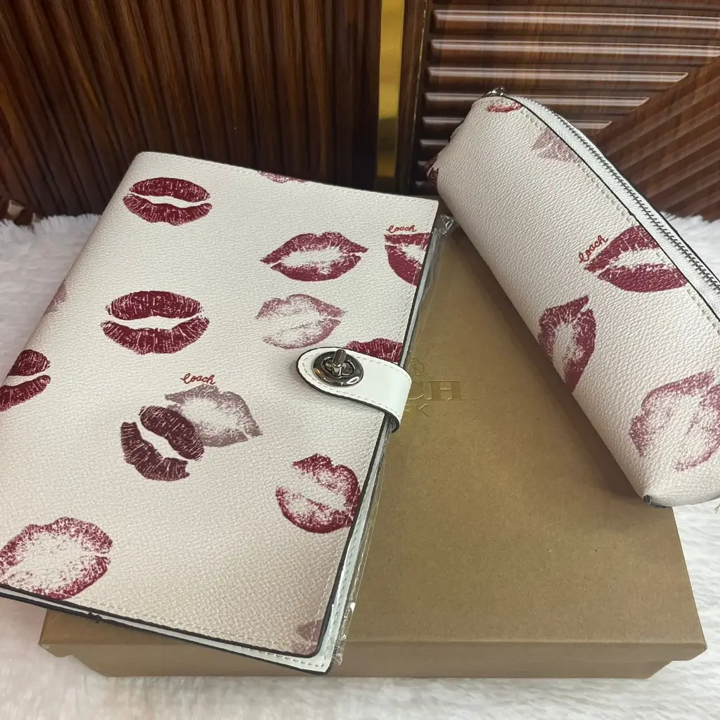 COACH Libreta Besos Blanca