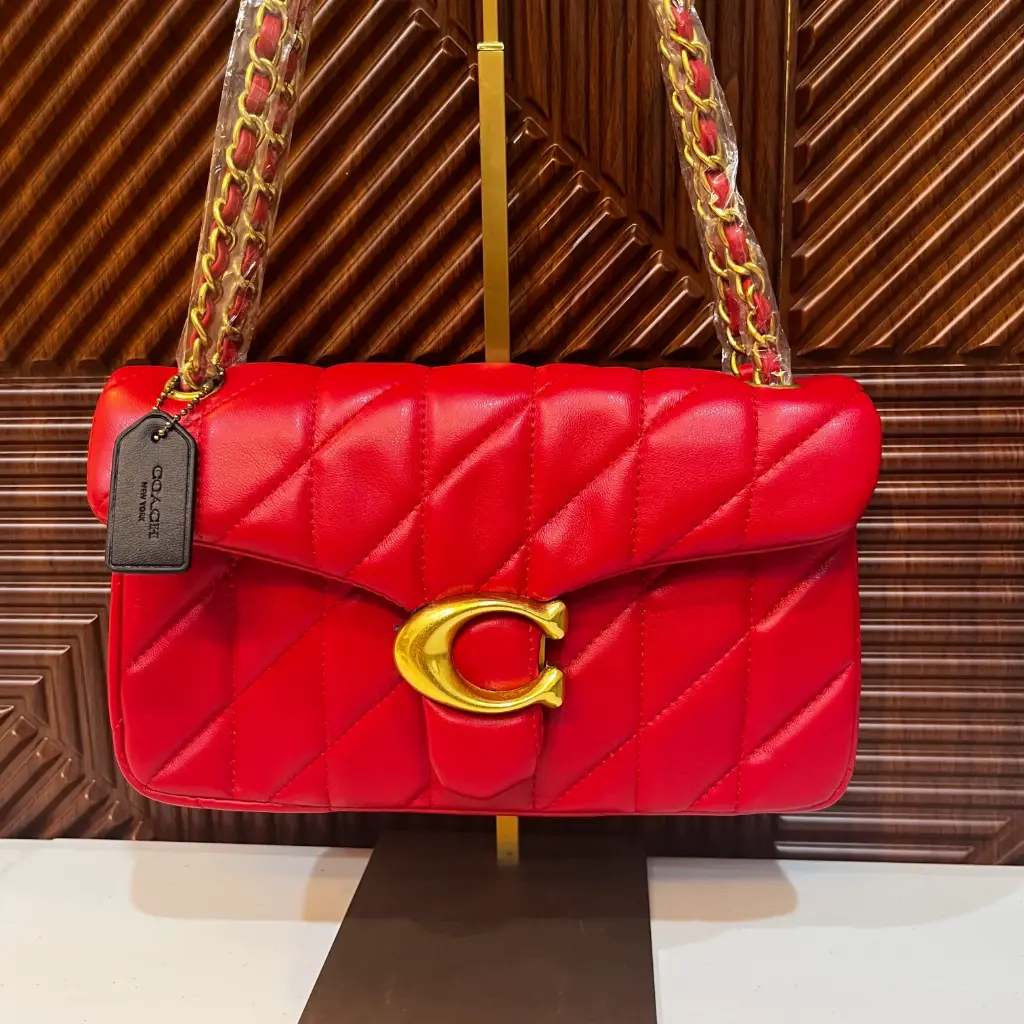 COACH Bolsa Tabby Acolchonada Roja