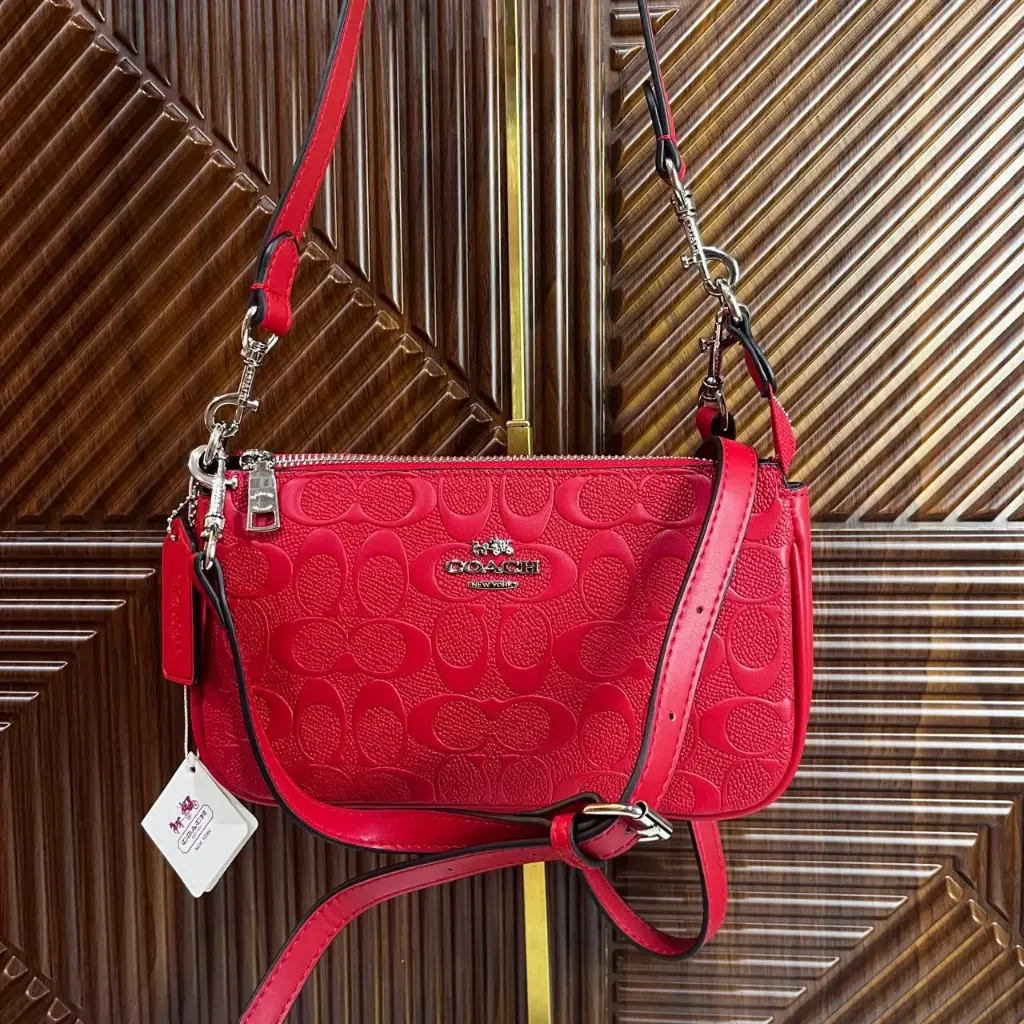 COACH Bolsa Nolita Con Relieve Roja