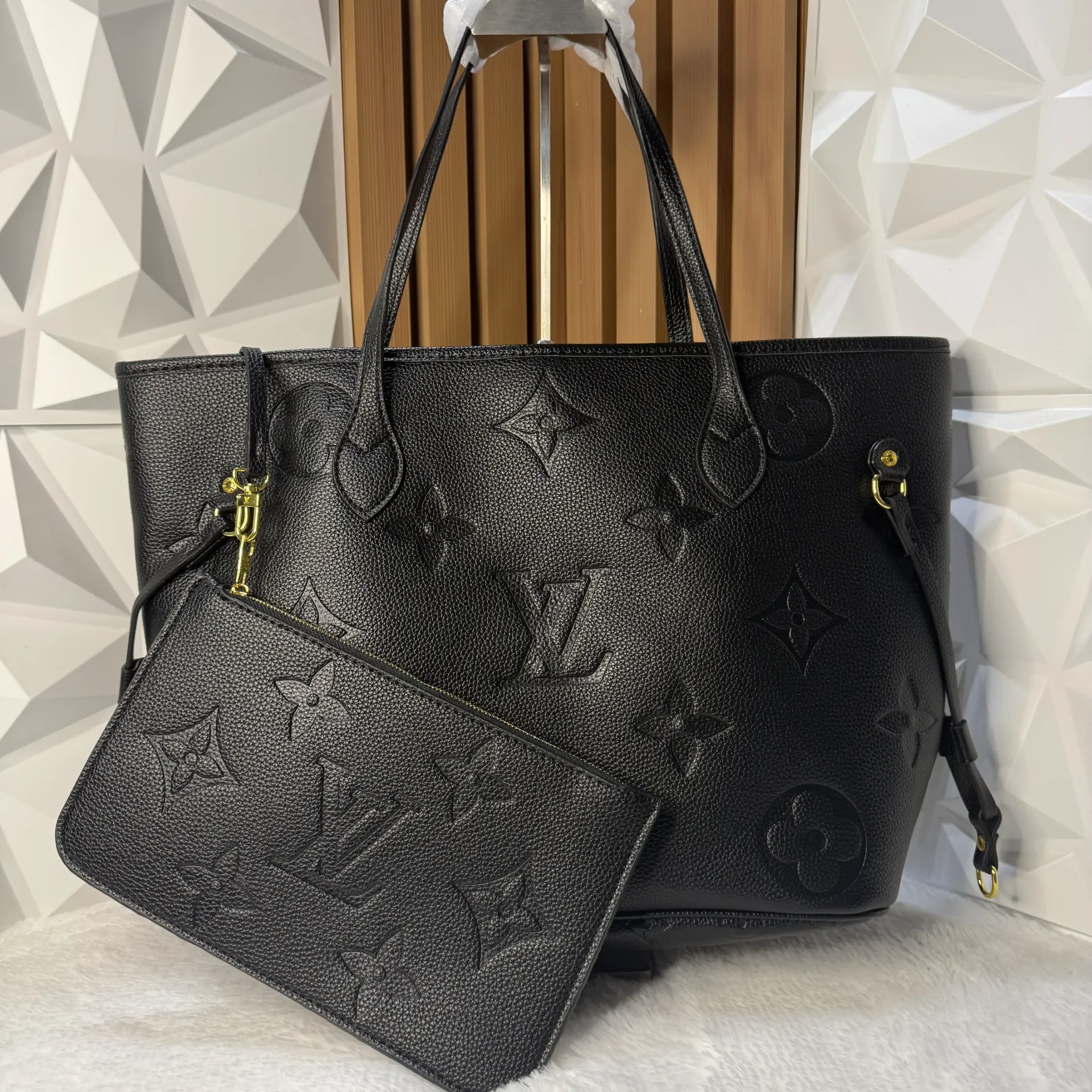 LV Bolsa Tote Neverful Negra Interior Negro