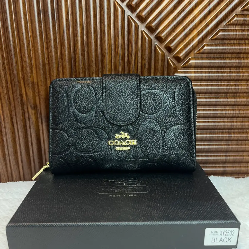 COACH Cartera Mediana Para Dama Color Negro Relieves