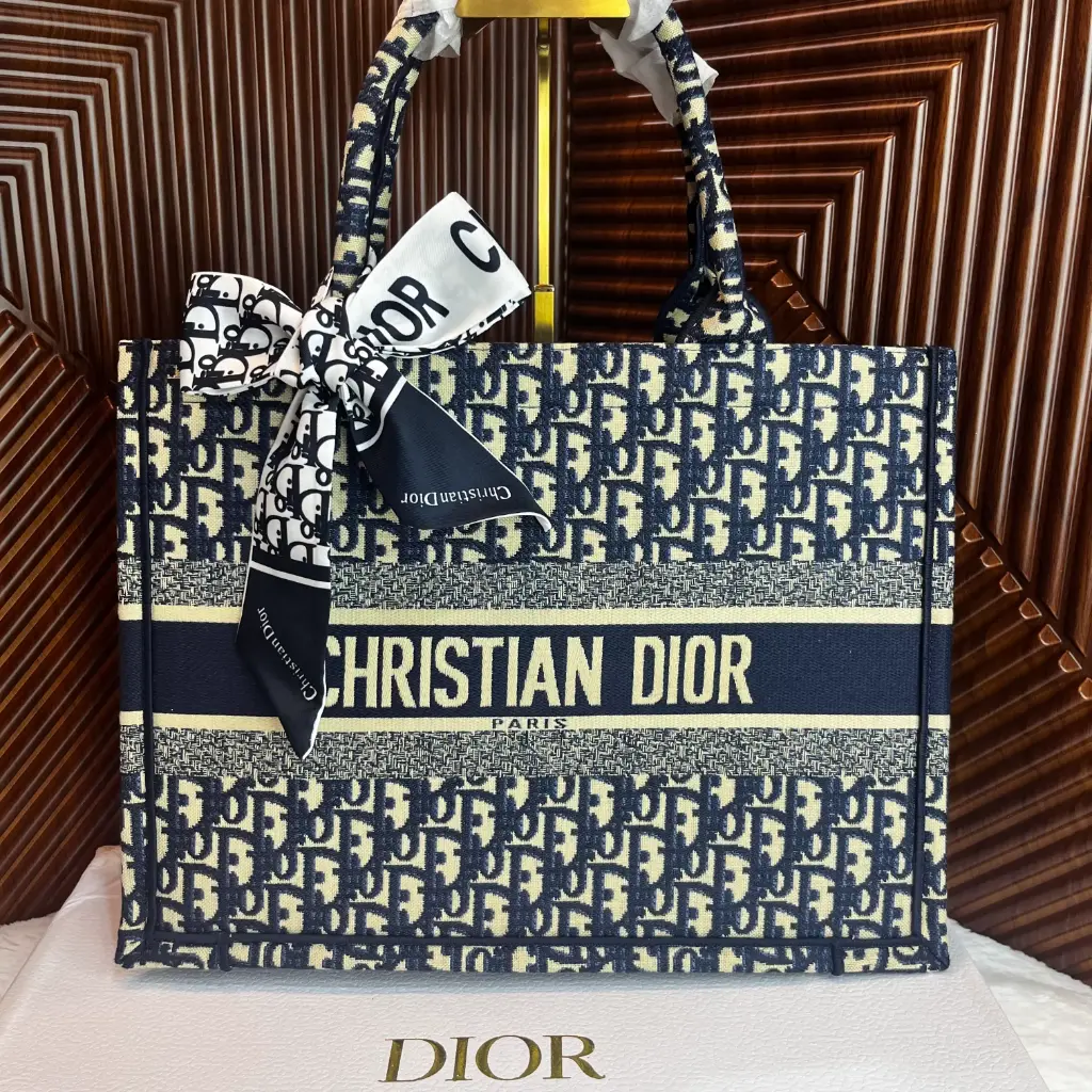 CHRISTIAN DIOR Bolsa Tote Book Mediana Negra