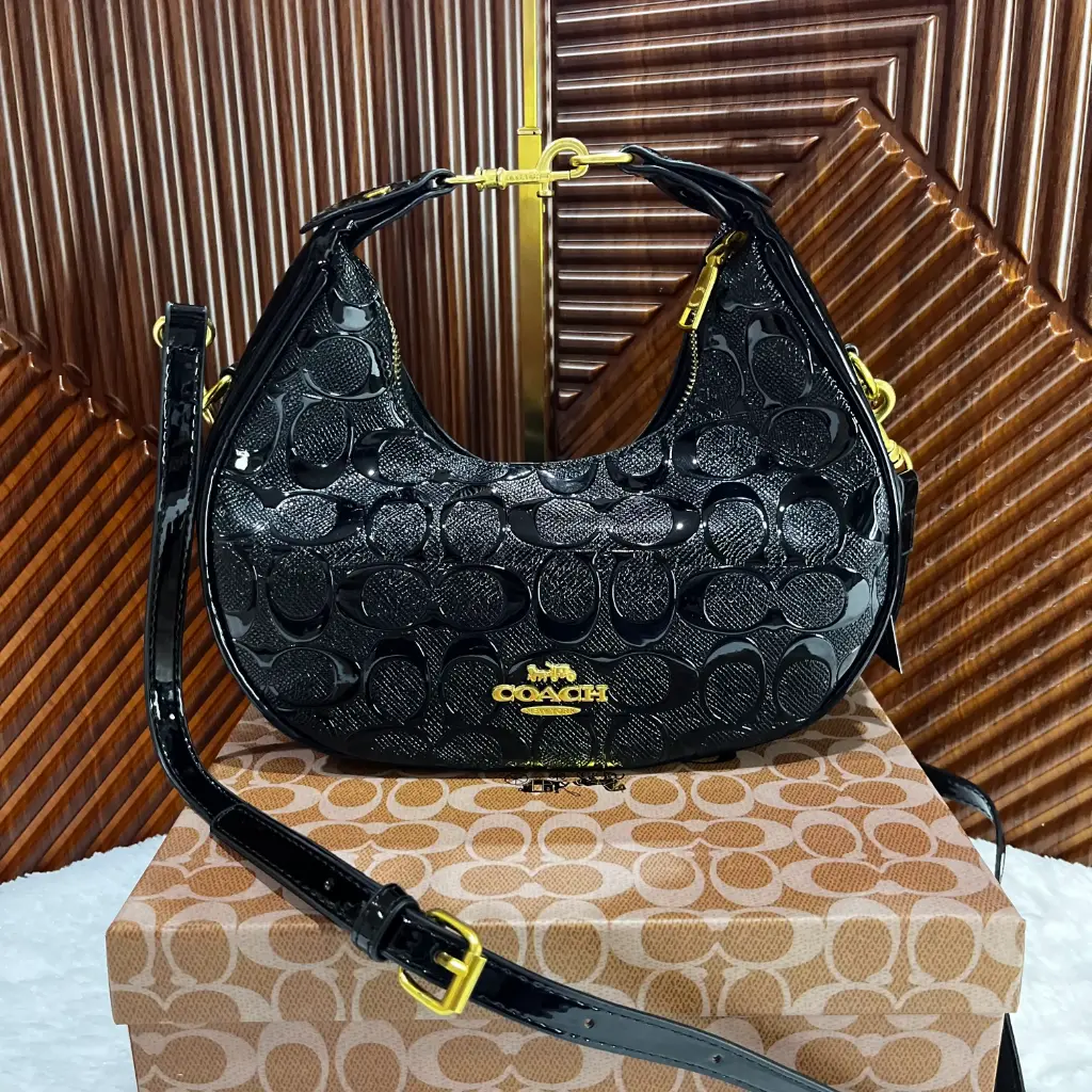 COACH Bolsa Jonie con Relieve Negra