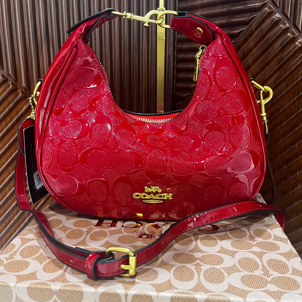 COACH Bolsa Jonie con Relieve Roja
