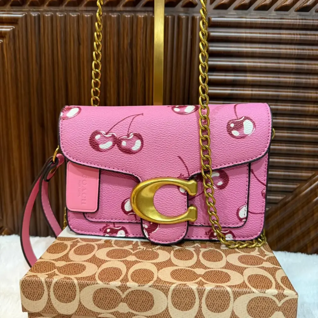 COACH Bolsa Muñequera Tabby  Cerezas Rosa