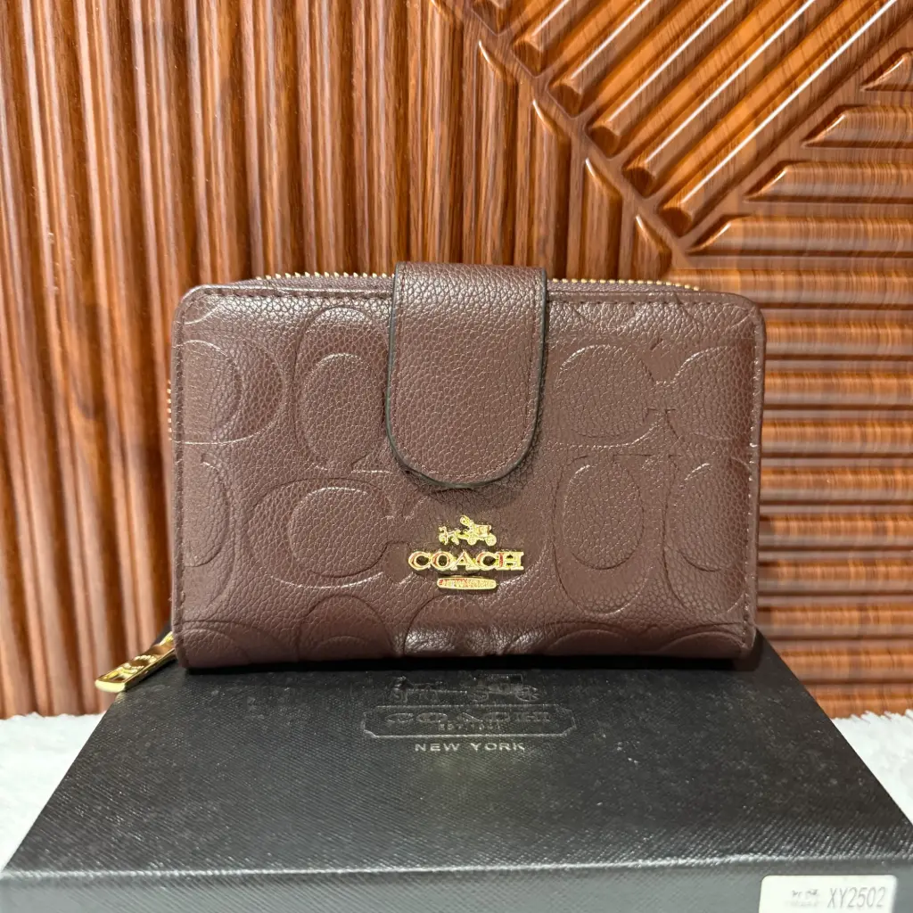 COACH Cartera Mediana Para Dama Color Café Relieves