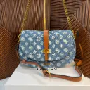 GUESS Bolsa Flap, Hombro Crossbody Mezclilla 