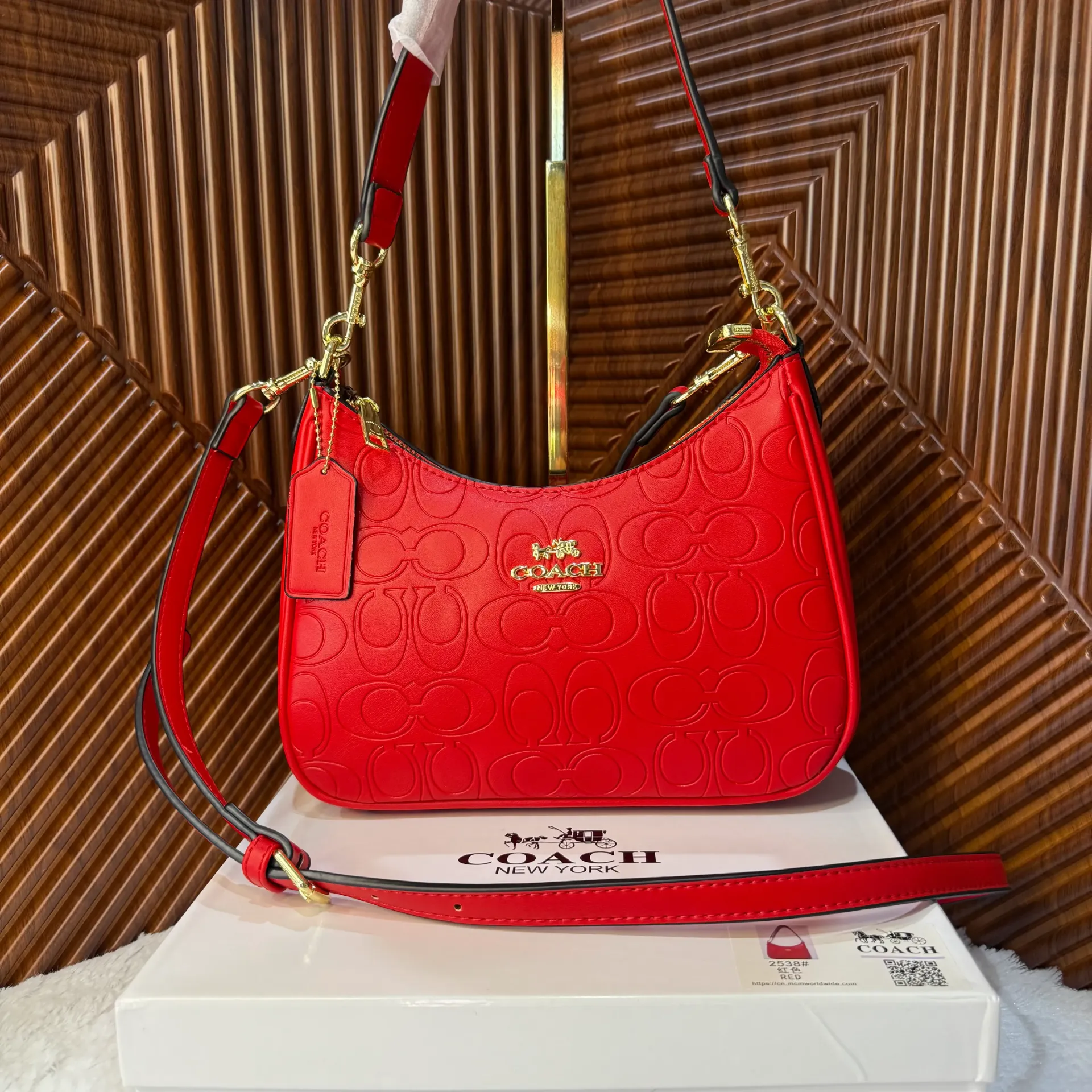 COACH Bolsa Teri Con Relieve Roja