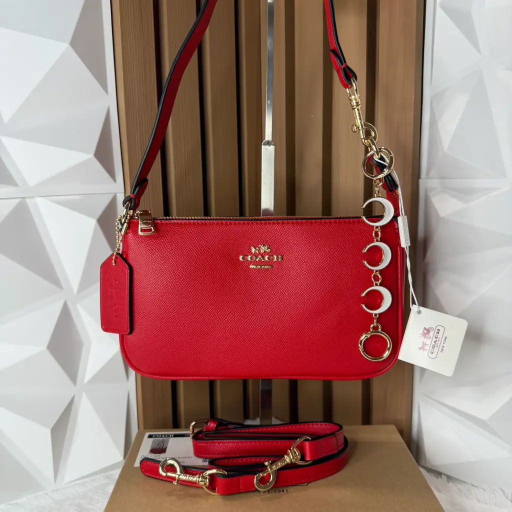 COACH Bolsa Nolita Roja c/llavero colgante