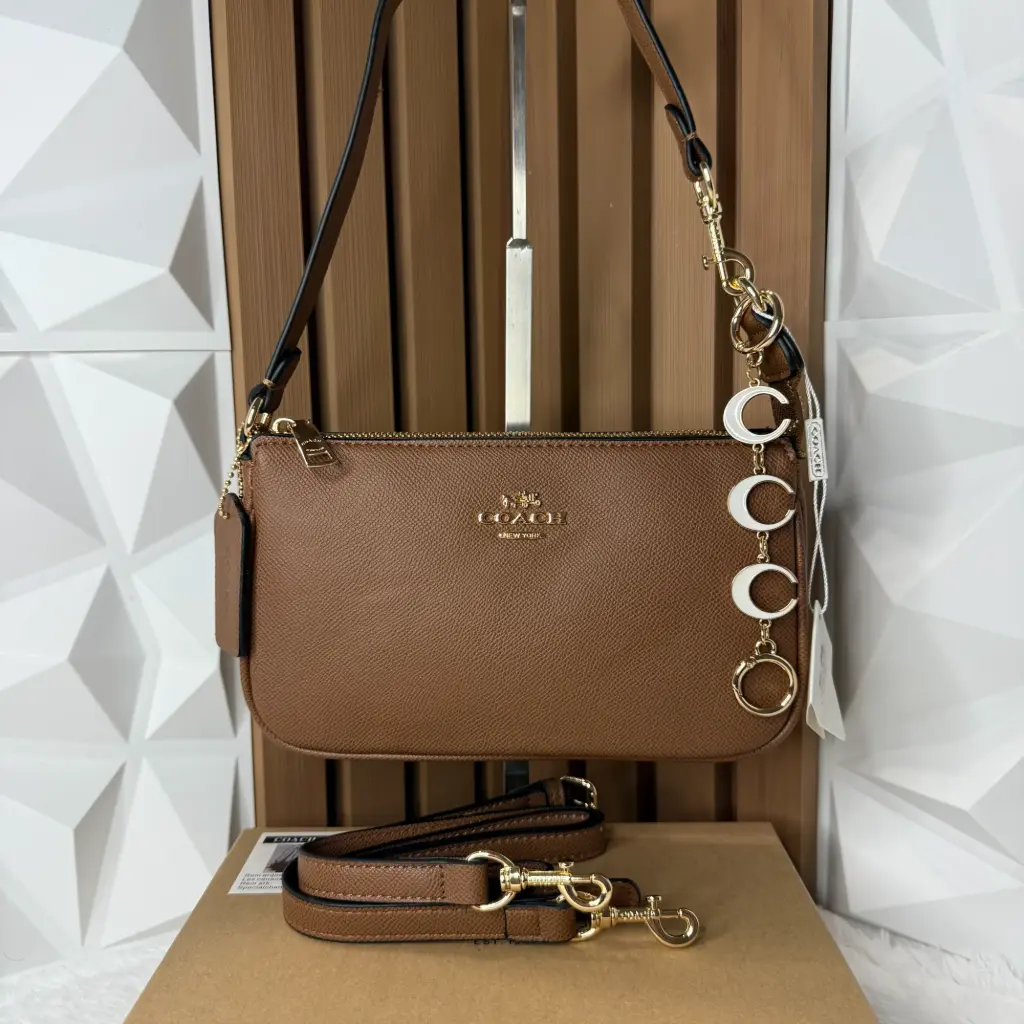 COACH Bolsa Nolita Café c/llavero colgante