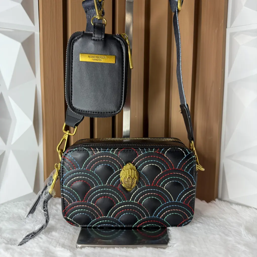 KURT Bolsa Crossbody c/Monedero colgante Negra
