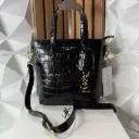 YSL Bolsa Tote Mini En Relieve Negra