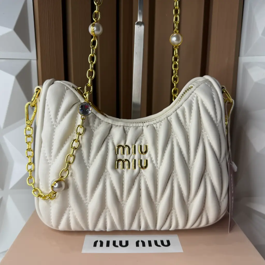 MIU MIU Bolsa Crossbody Matelassé Blanca 