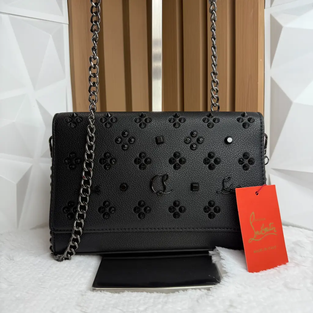 LOUBOUTIN Bolsa Paloma de Mano Crossbody Negra