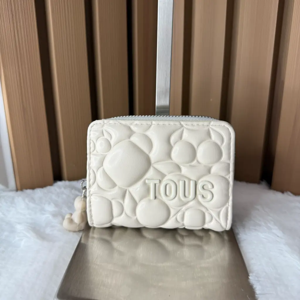 TOUS Cartera Chica Acolchonada c/Colgante de Osito Blanca 