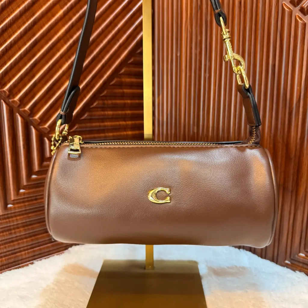 COACH Bolsa Nolita Barrel Mini Café Chocolate 