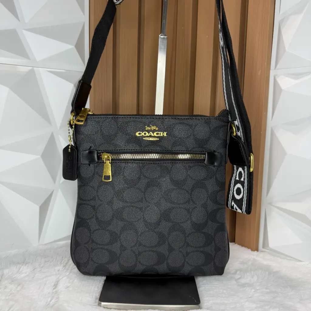 COACH Bolsa Crossbody Correa Ancha Negra Holograma