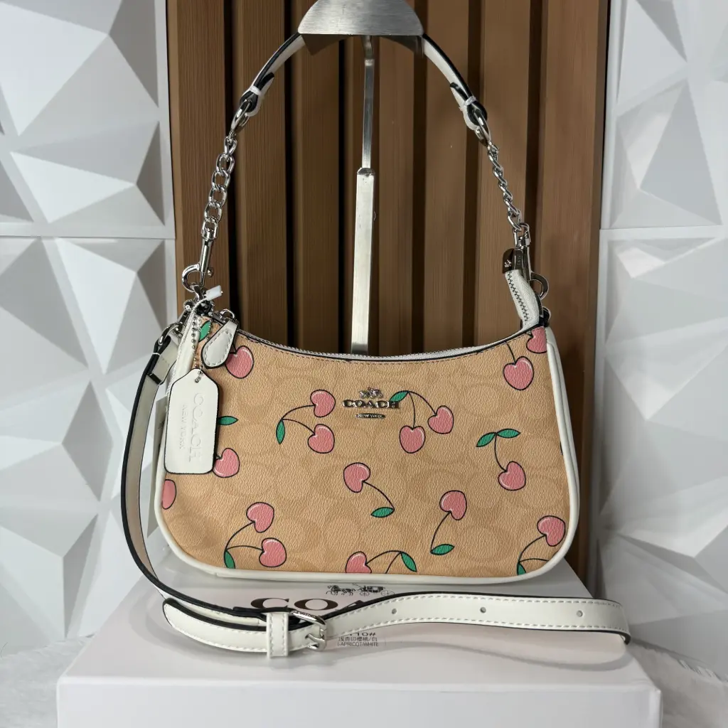 COACH Bolsa Teri Cerezas Beige con Plateado