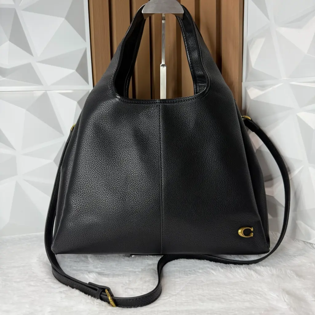 COACH Bolsa Grande Shoulder Lana Negra