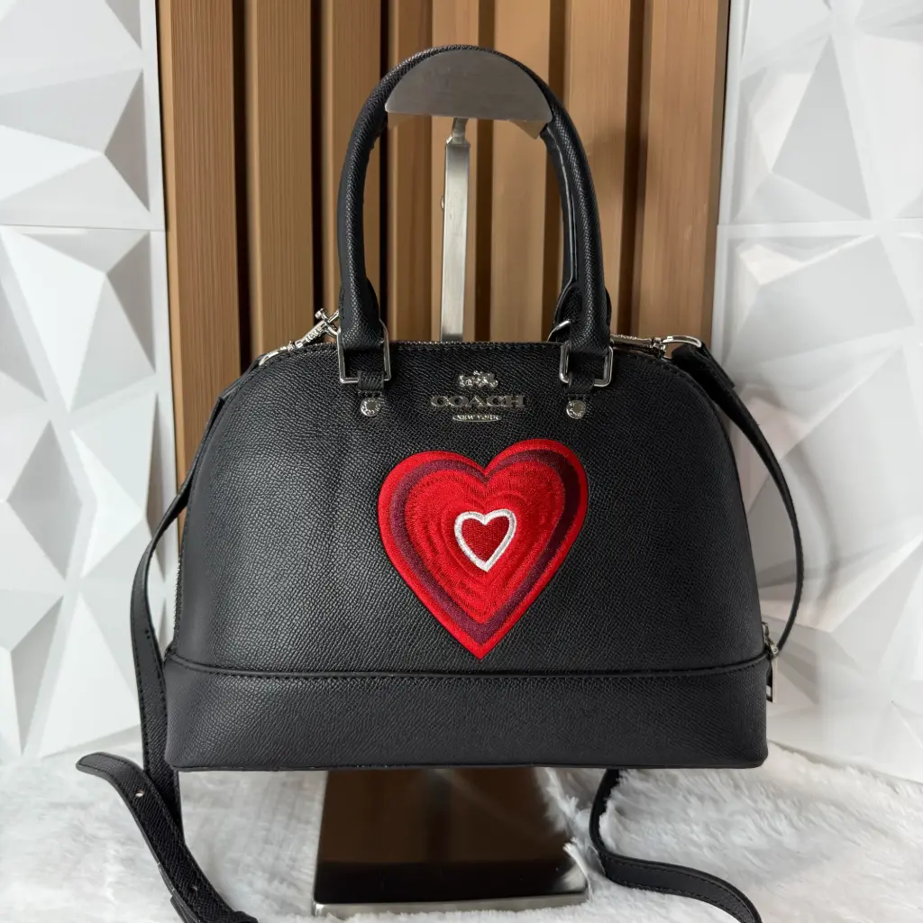 COACH Bolsa Satchel Corazón Negra