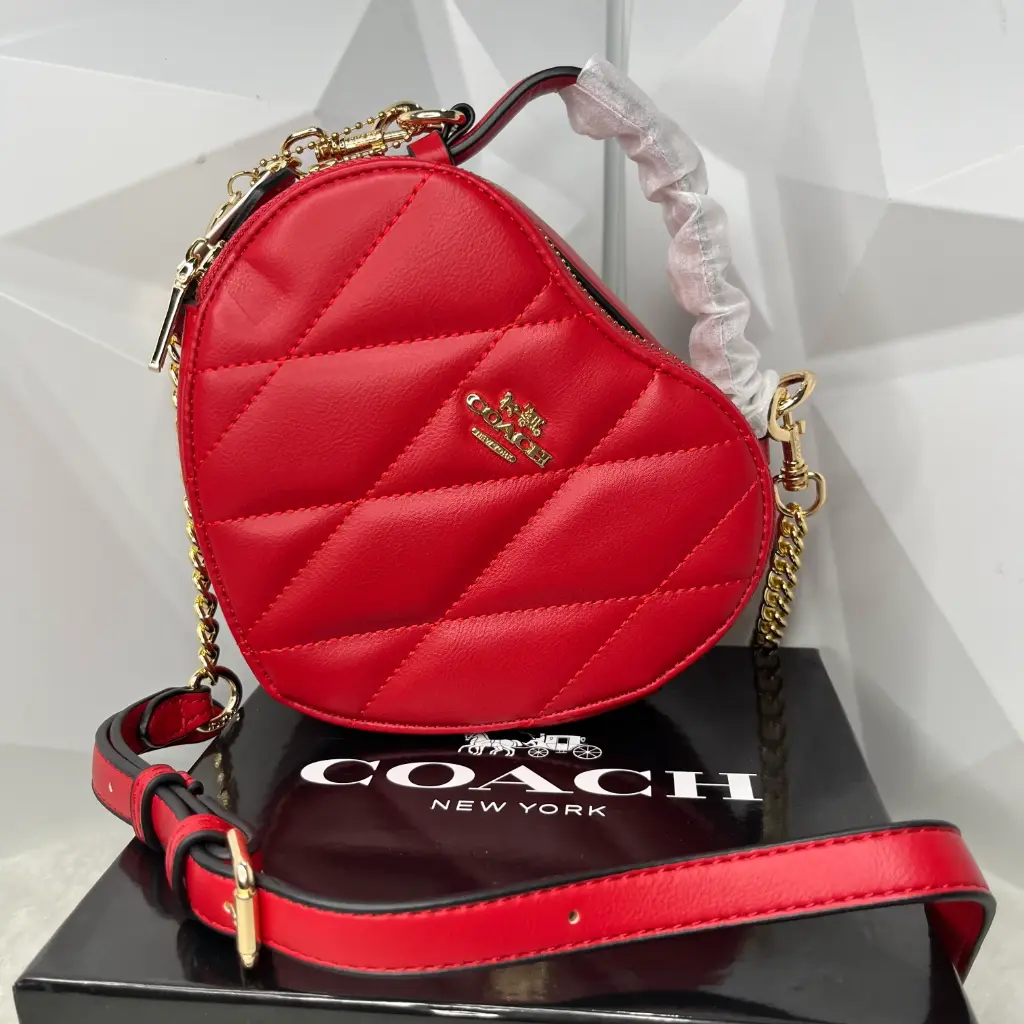 COACH Bolsa Corazón Crossbody Acolchonada Roja