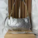 COACH Bolsa Teri Con Relieve Plateada