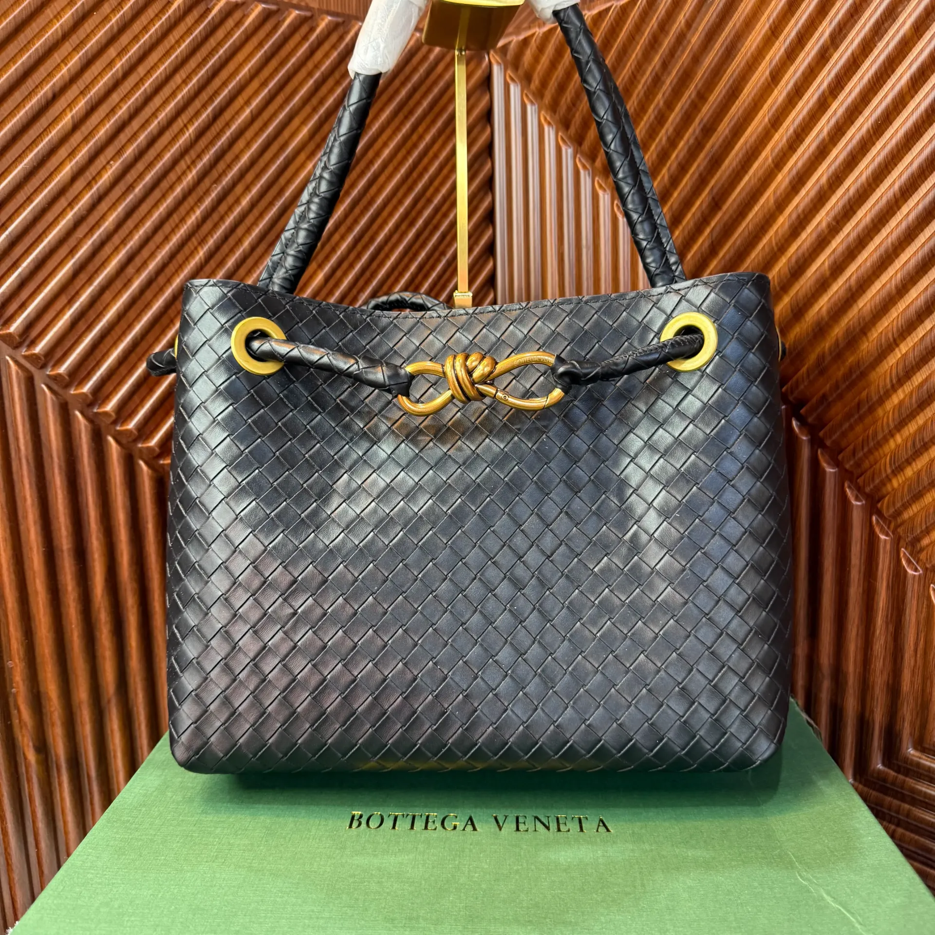 BOTTEGA VENETA Bolsa Andiamo Negra