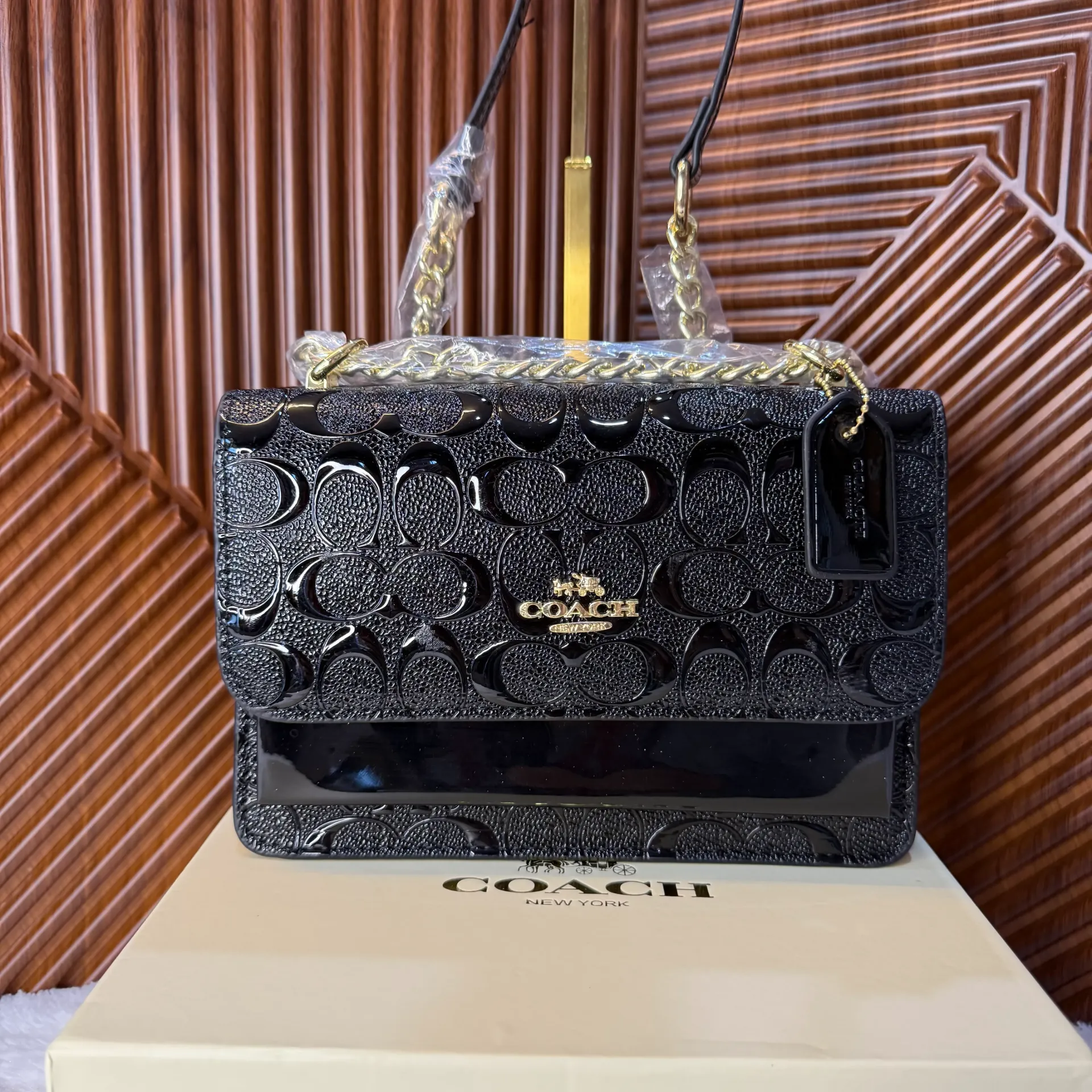 COACH Bolsa Klare Relieves Negro Charol