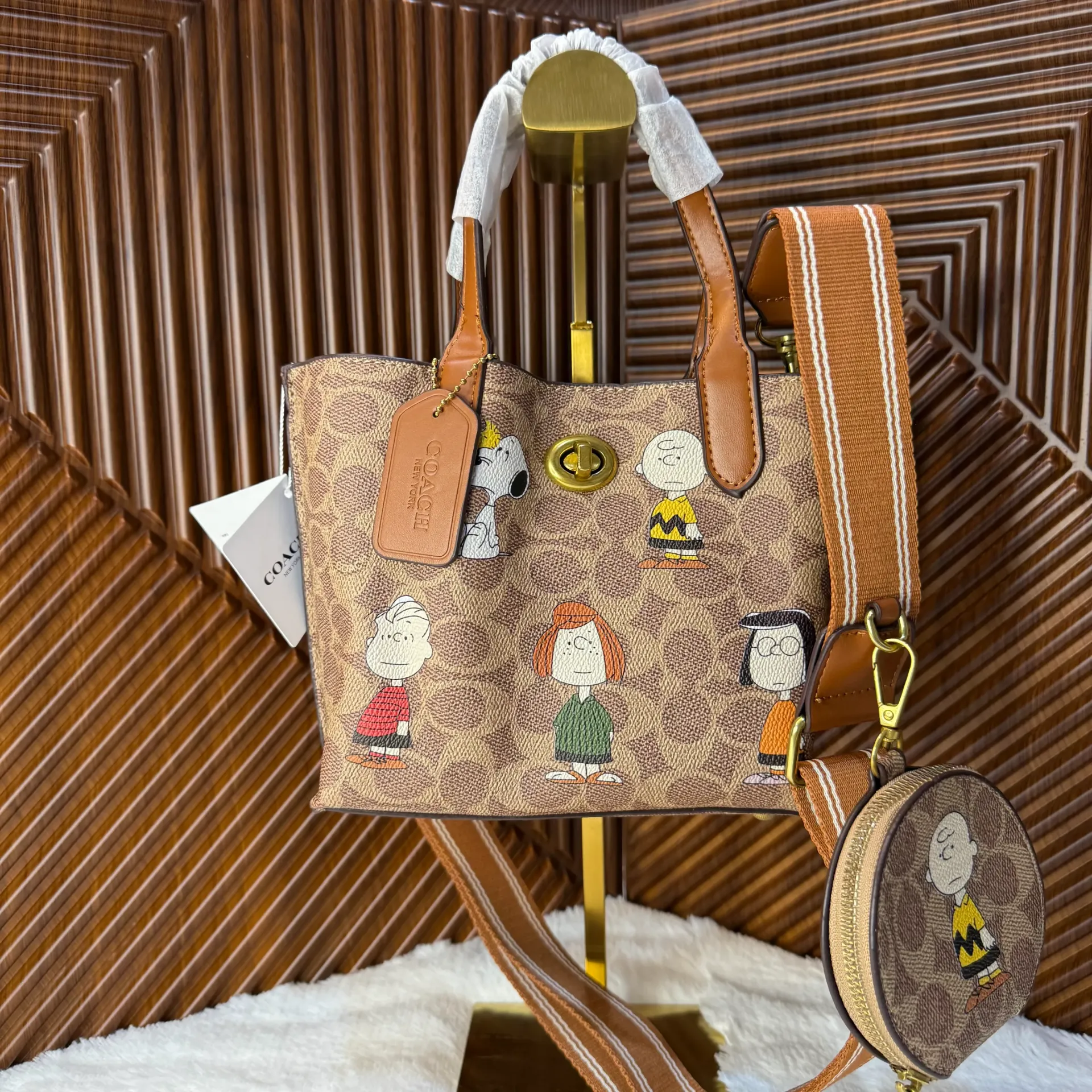 COACH Bolsa Tote Willow Snoopy Café Holograma