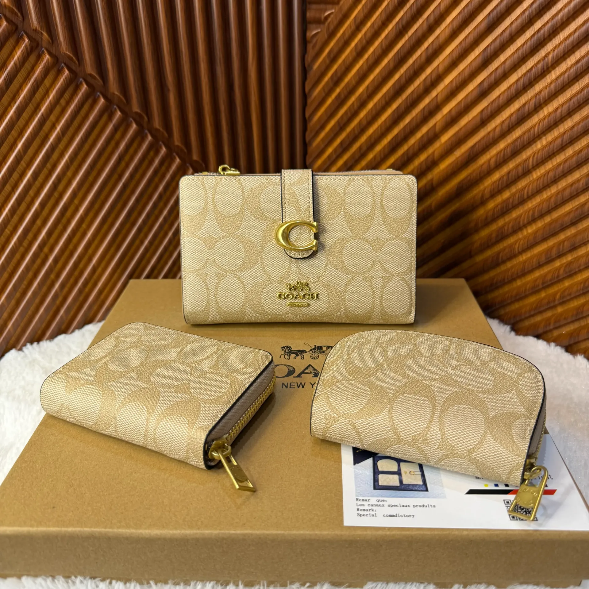 COACH Set de Carteras Beige Holograma