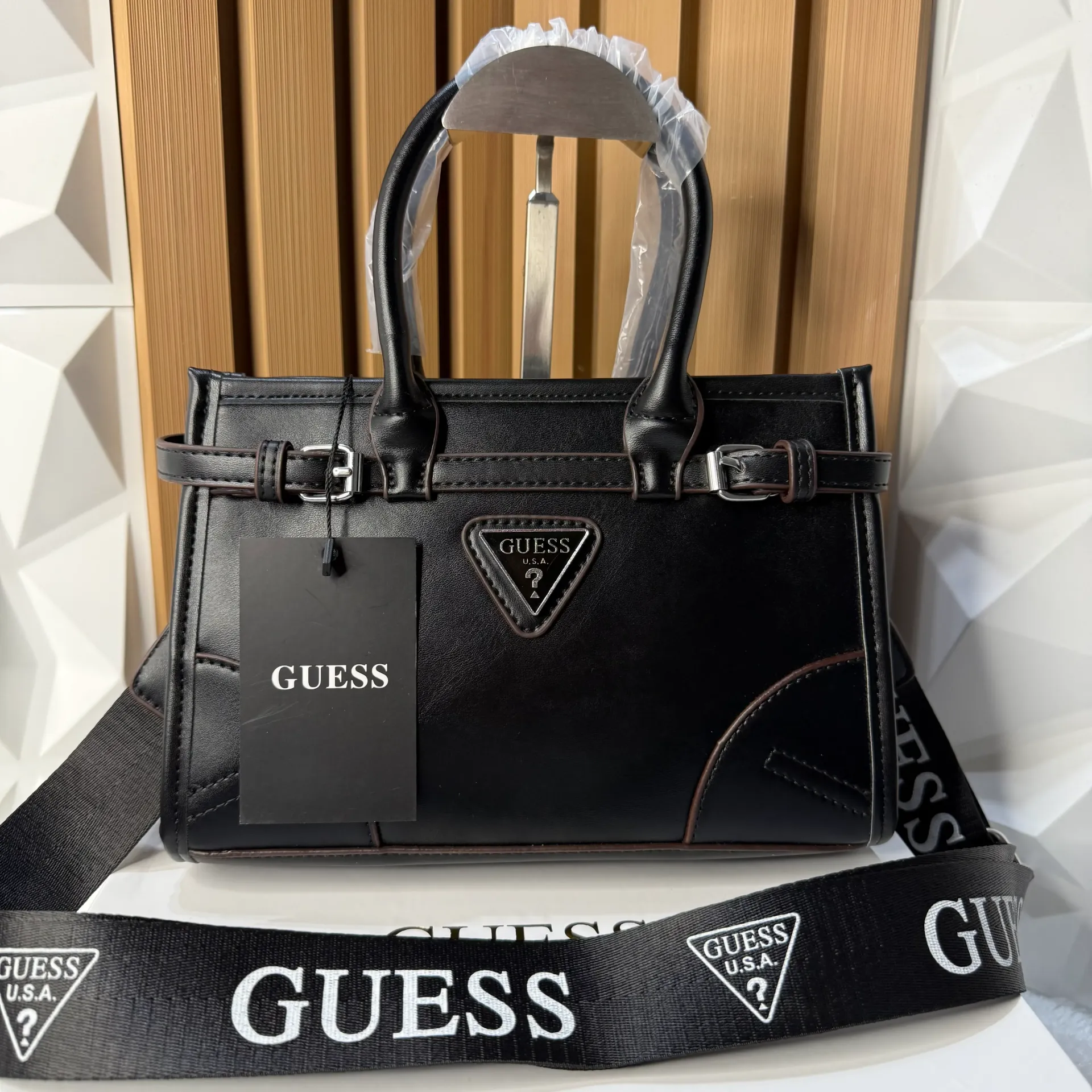 GUESS Bolsa Satchel Negra