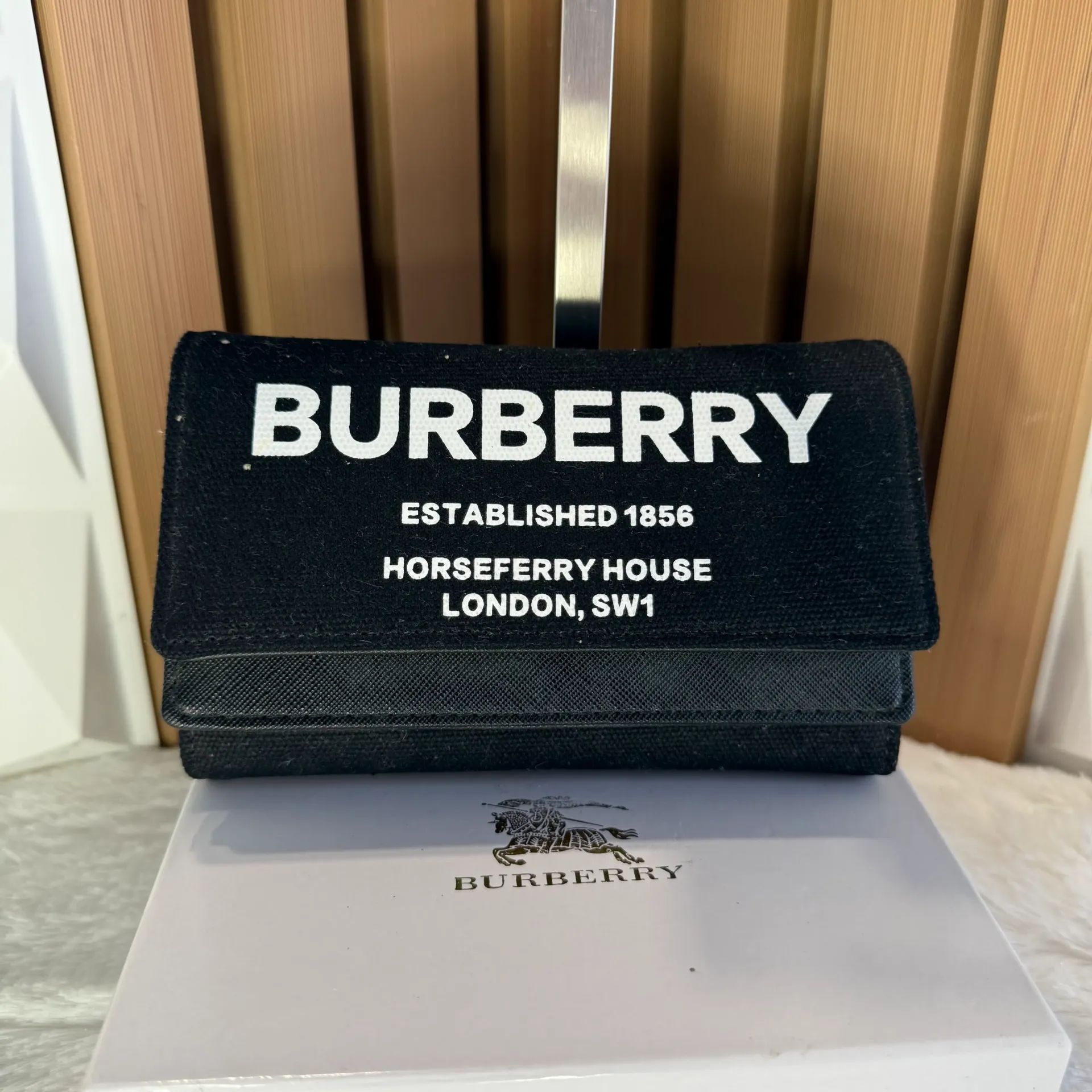 BURBERRY Cartera Mediana Negra