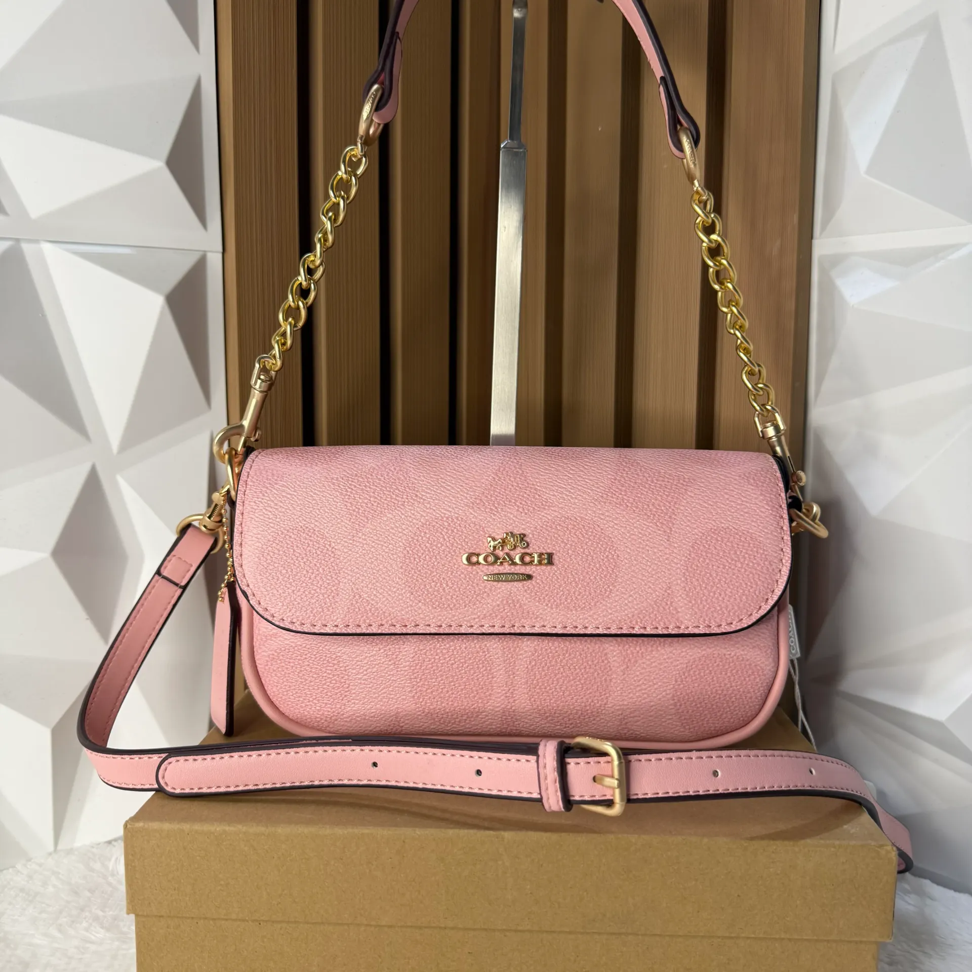 COACH Bolsa Hailey Flap Rosa Holograma