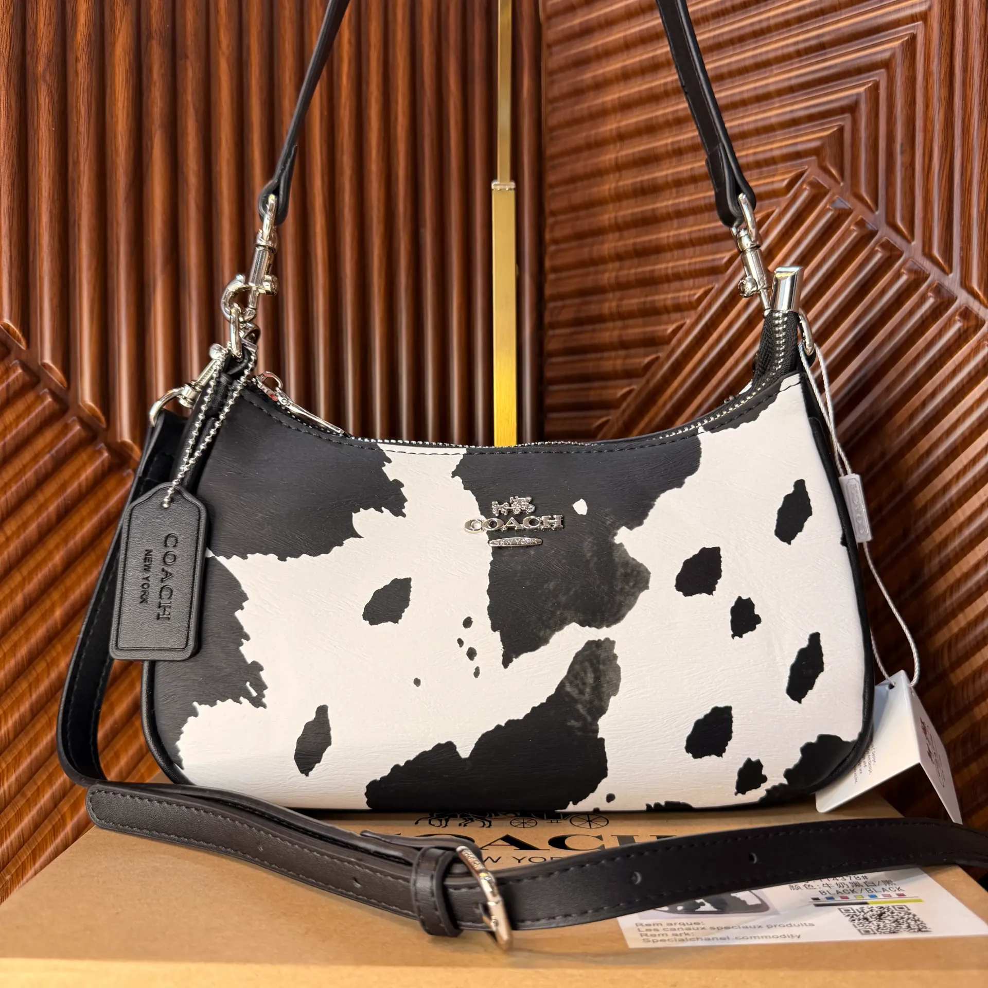 COACH Bolsa Teri Vaquera Blanco y Negro