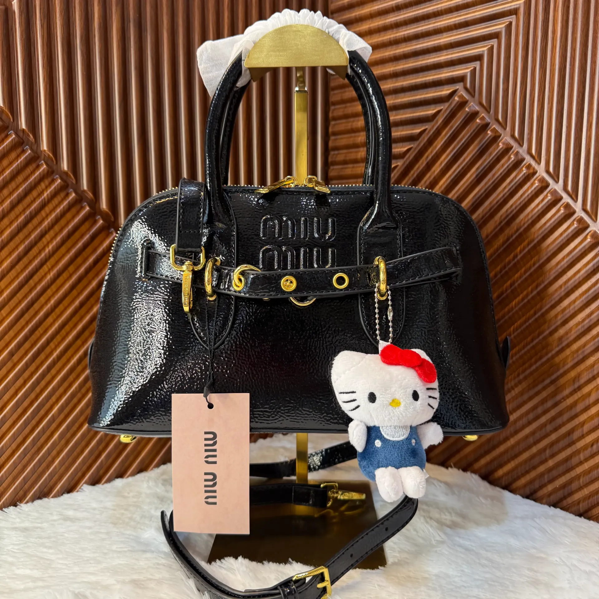 MIU MIU Bolsa Top Handle c/Hello Kitty Negra