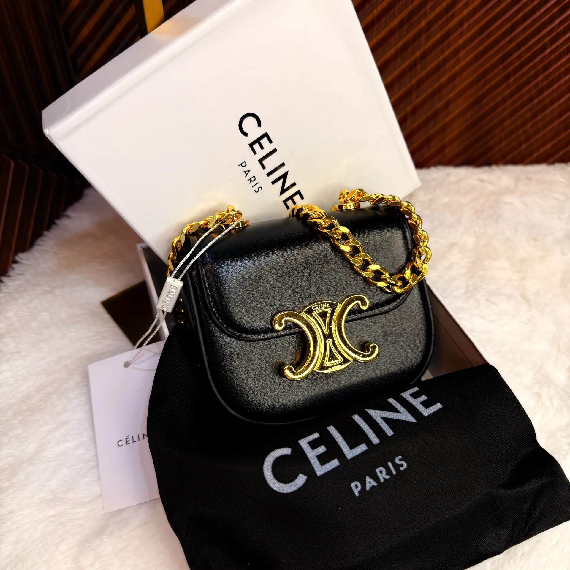 CELINE Bolsa Triomphe Mini Crossbody Negra