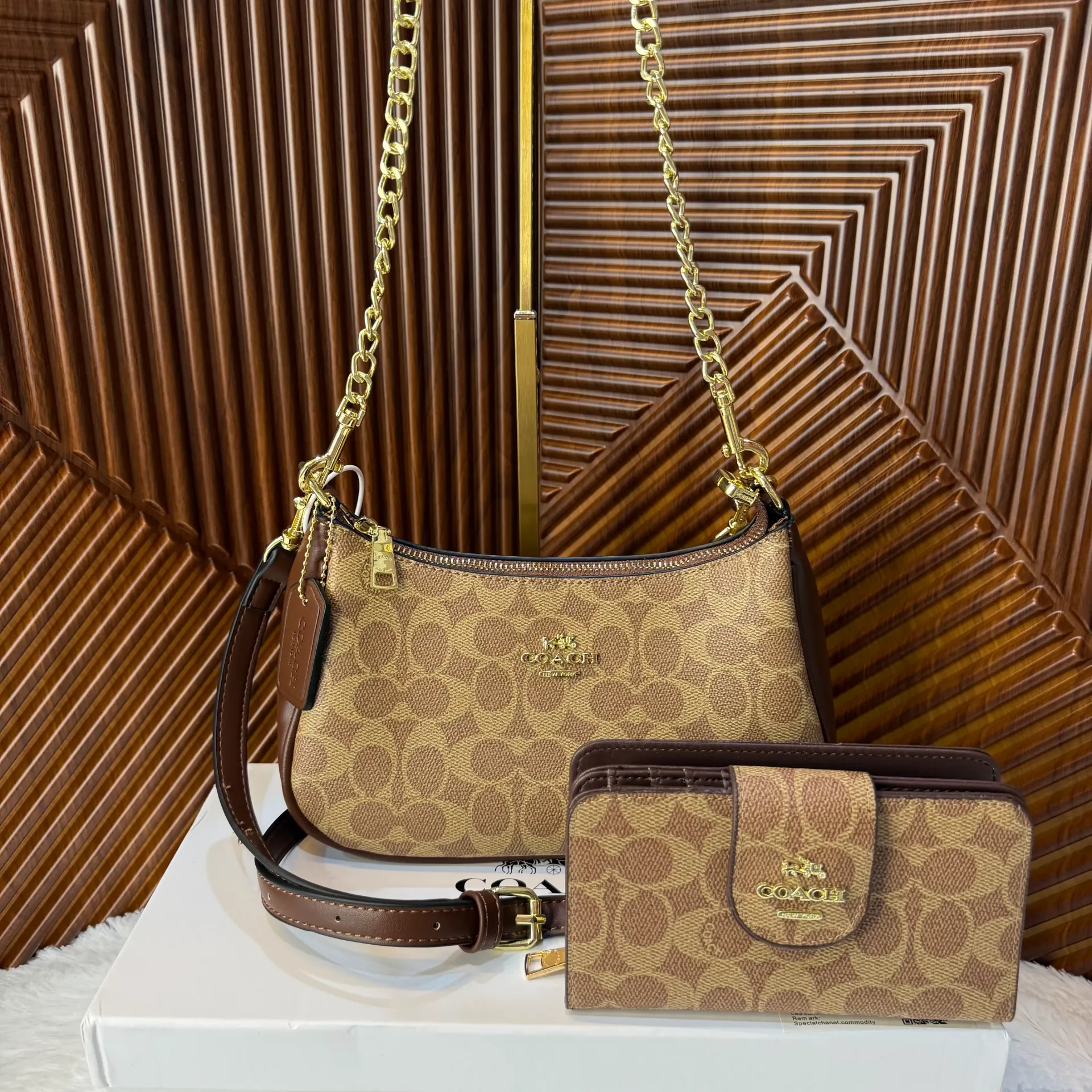 COACH Bolsa Teri Set c/Cartera Café Holograma