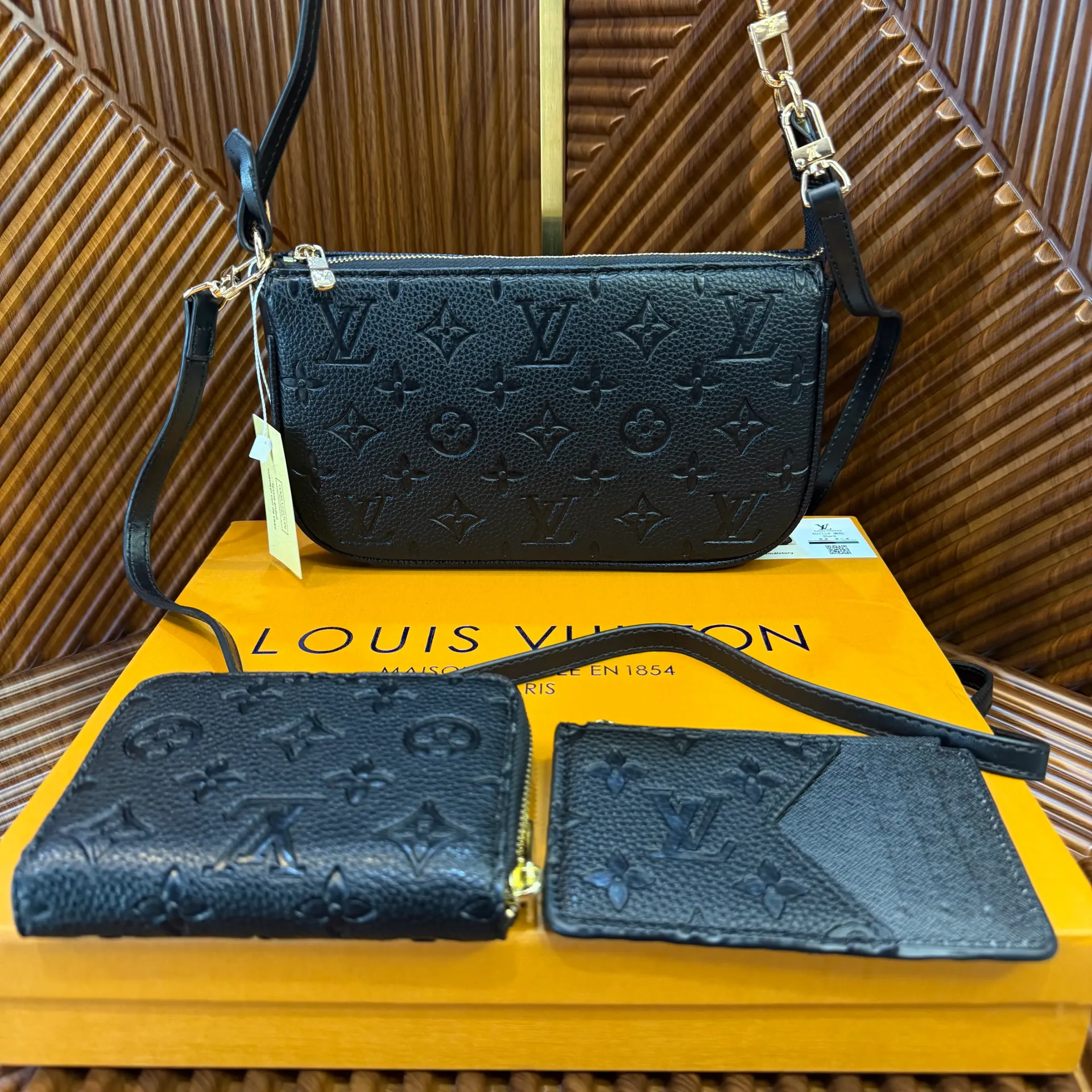 LV Set Bolsa c/Cartera y Tarjetero Negro Holograma