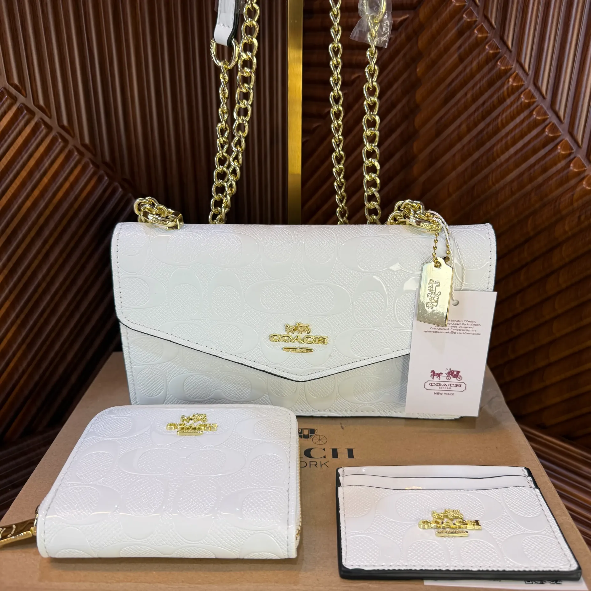COACH Bolsa Envelope Set c/Cartera y Tarjetero Blanco Charol
