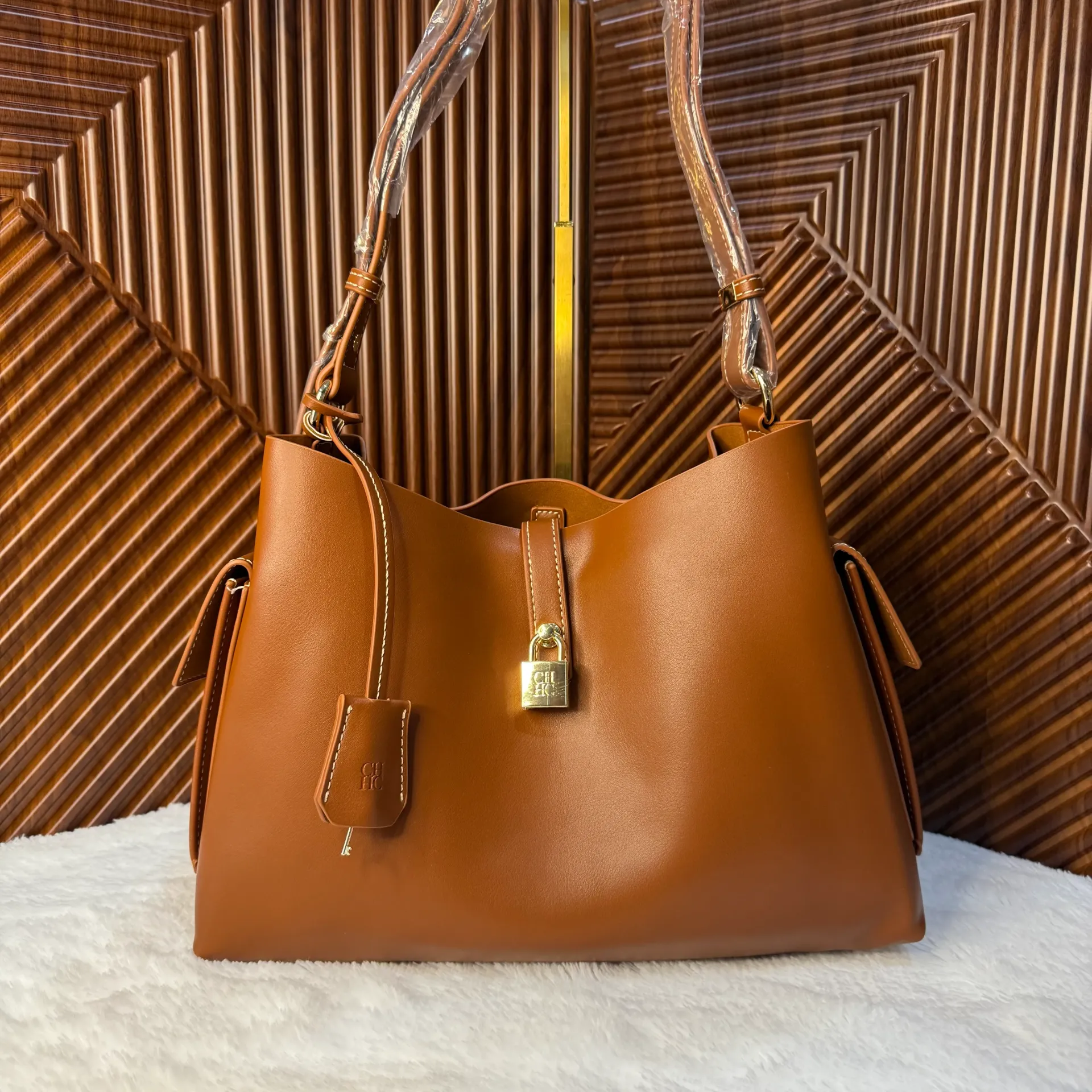 CAROLINA HERRERA Bolsa De Hombro Café Camel