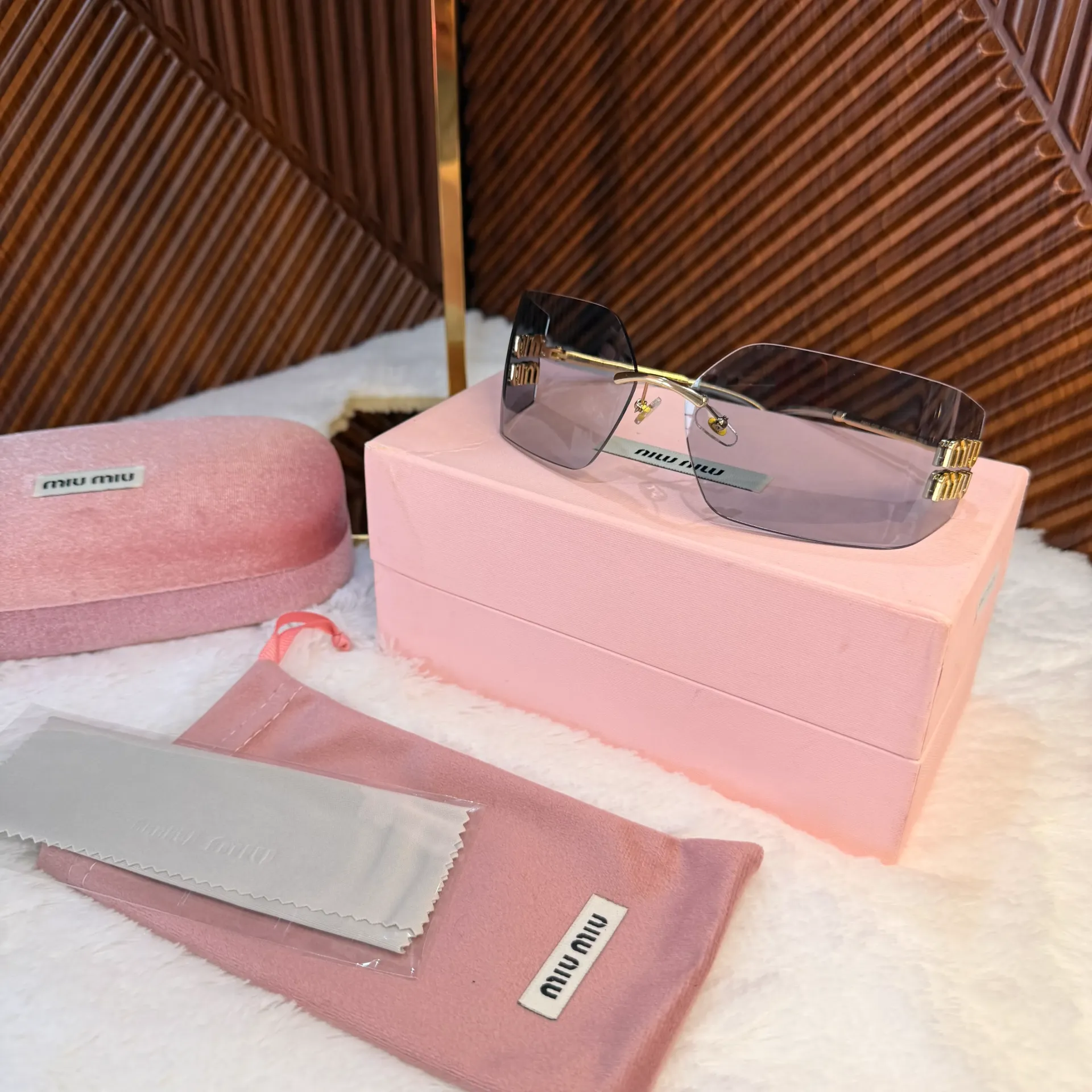 MIU MIU Lentes Runaway Lente Gris, Armazón Dorado
