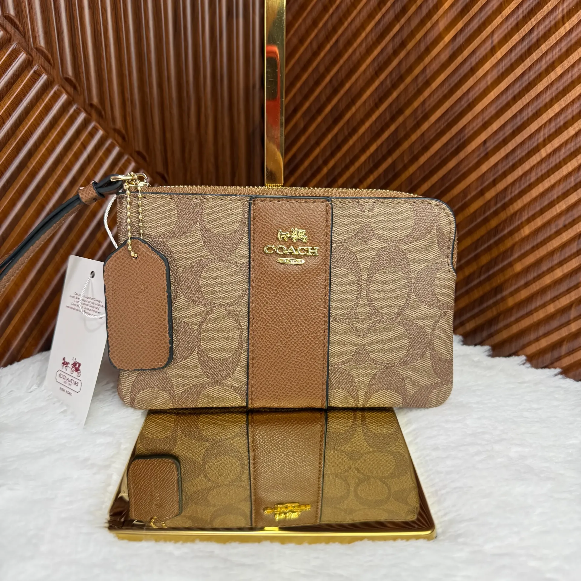 COACH Cartera Muñequera Café Holograma