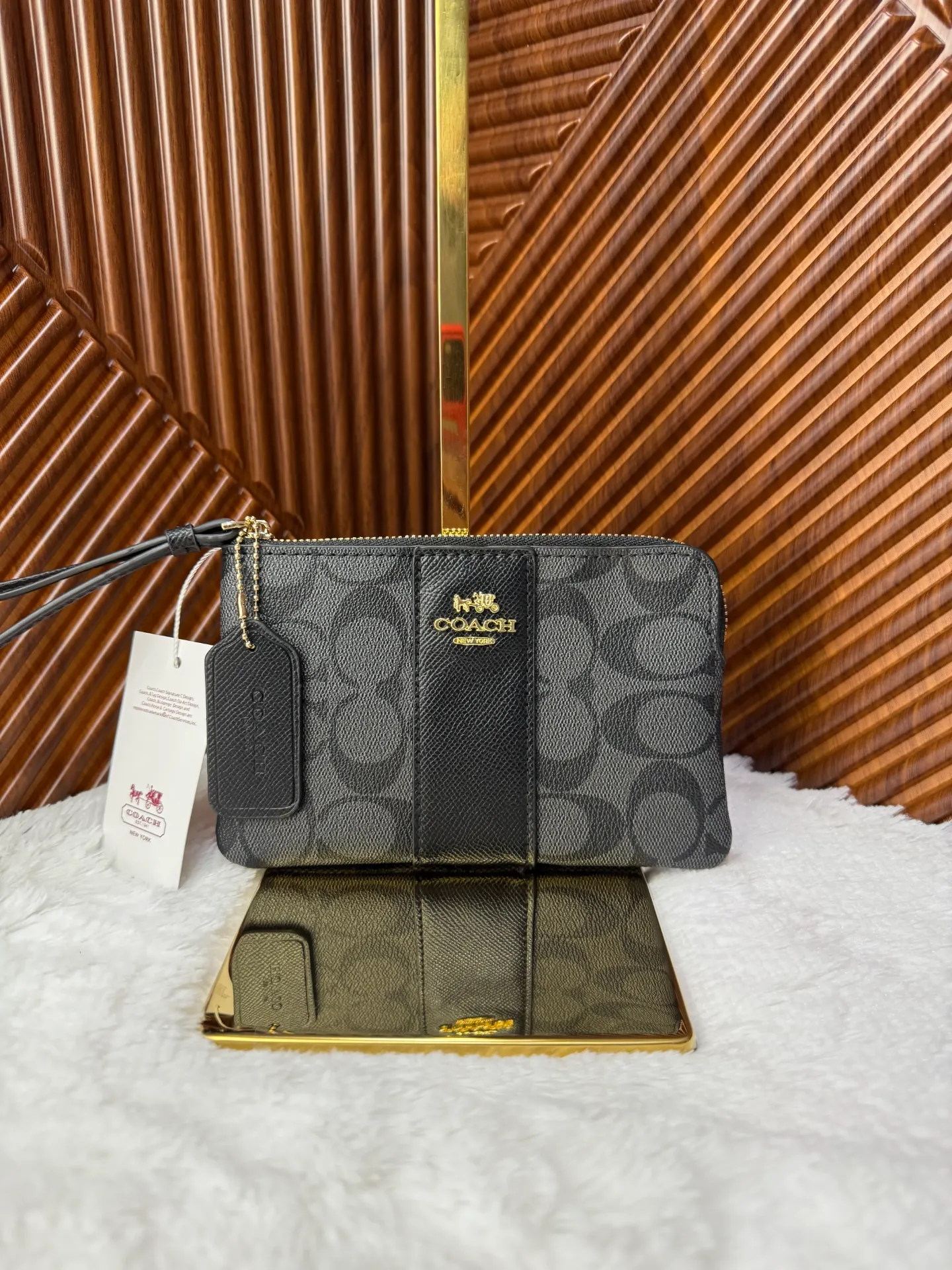 COACH Cartera Muñequera Negra Holograma