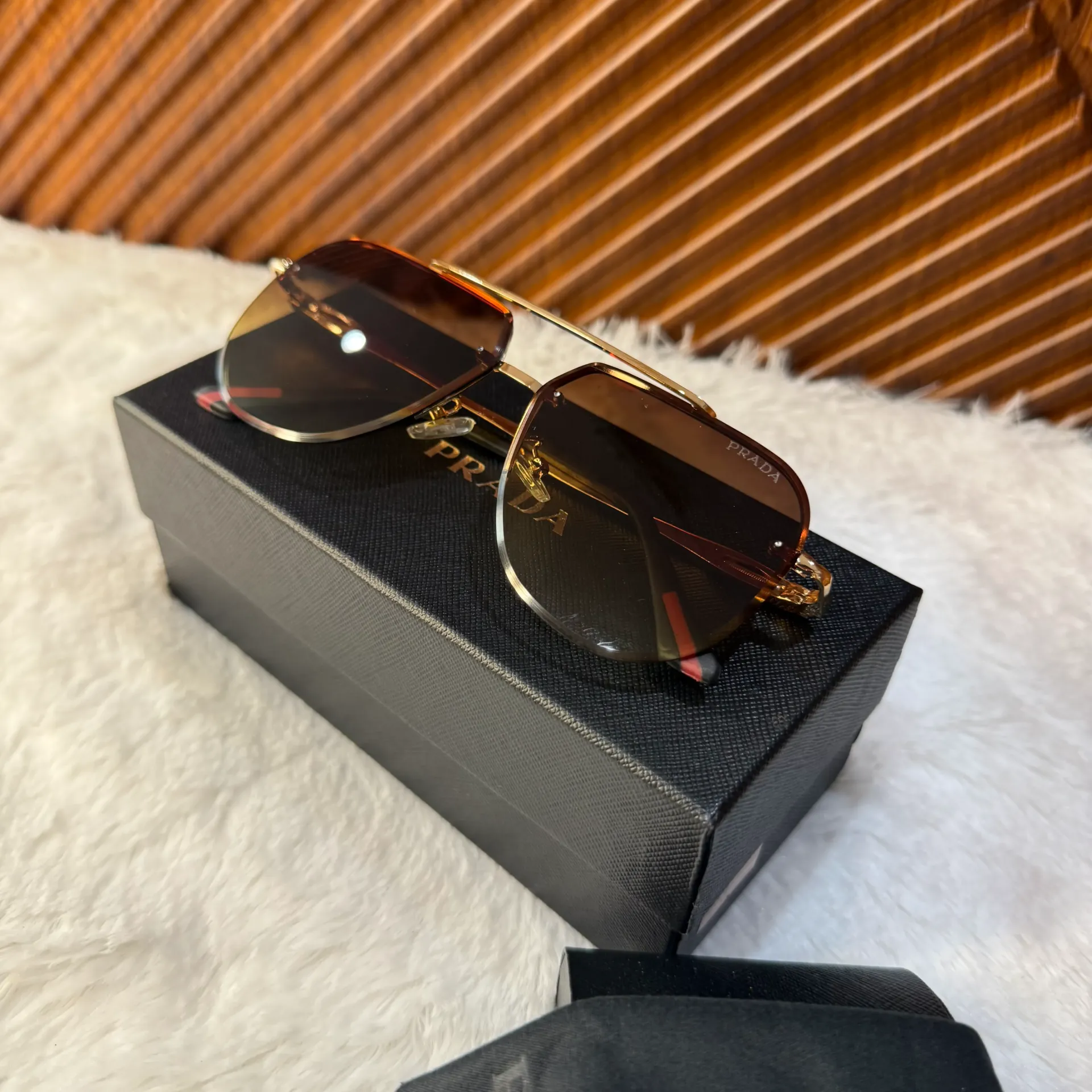 PRADA Lentes de Sol Café c/Marco Dorado