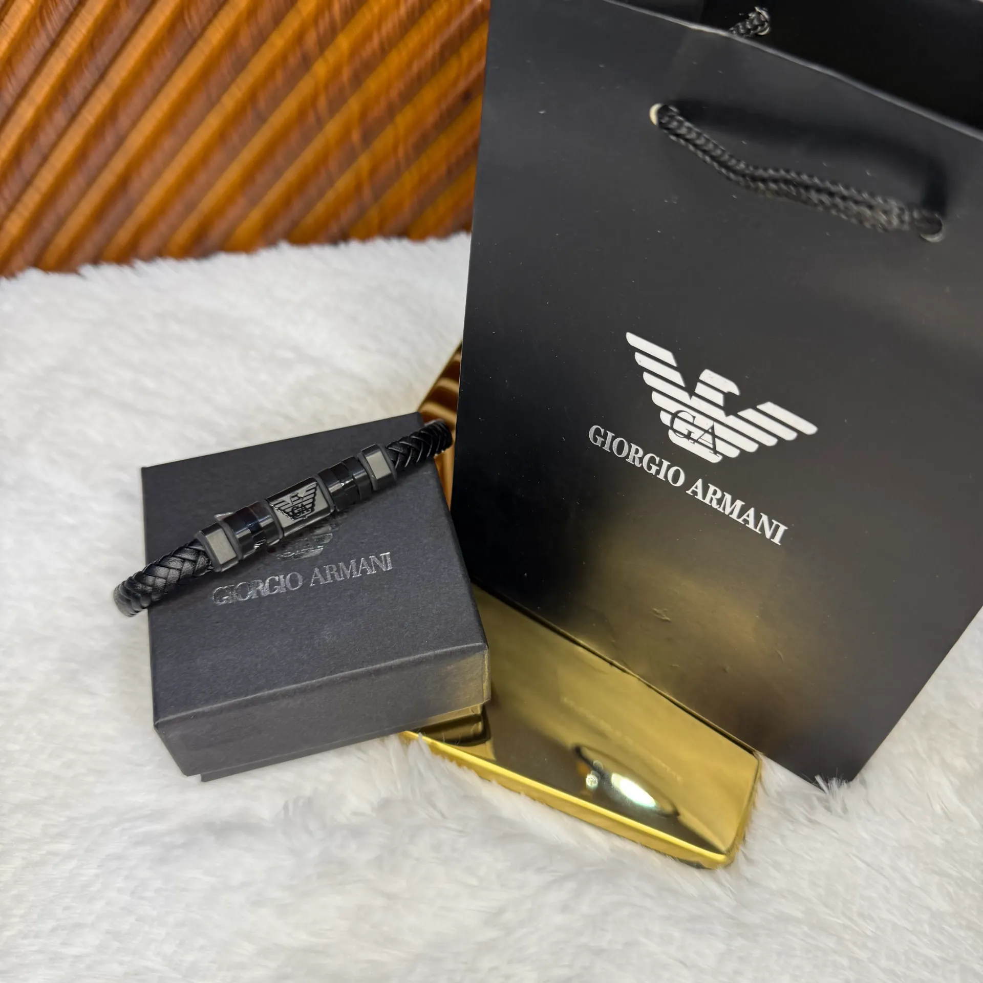 GIORGIO ARMANI Pulsera de Cuero Trenzado Negra