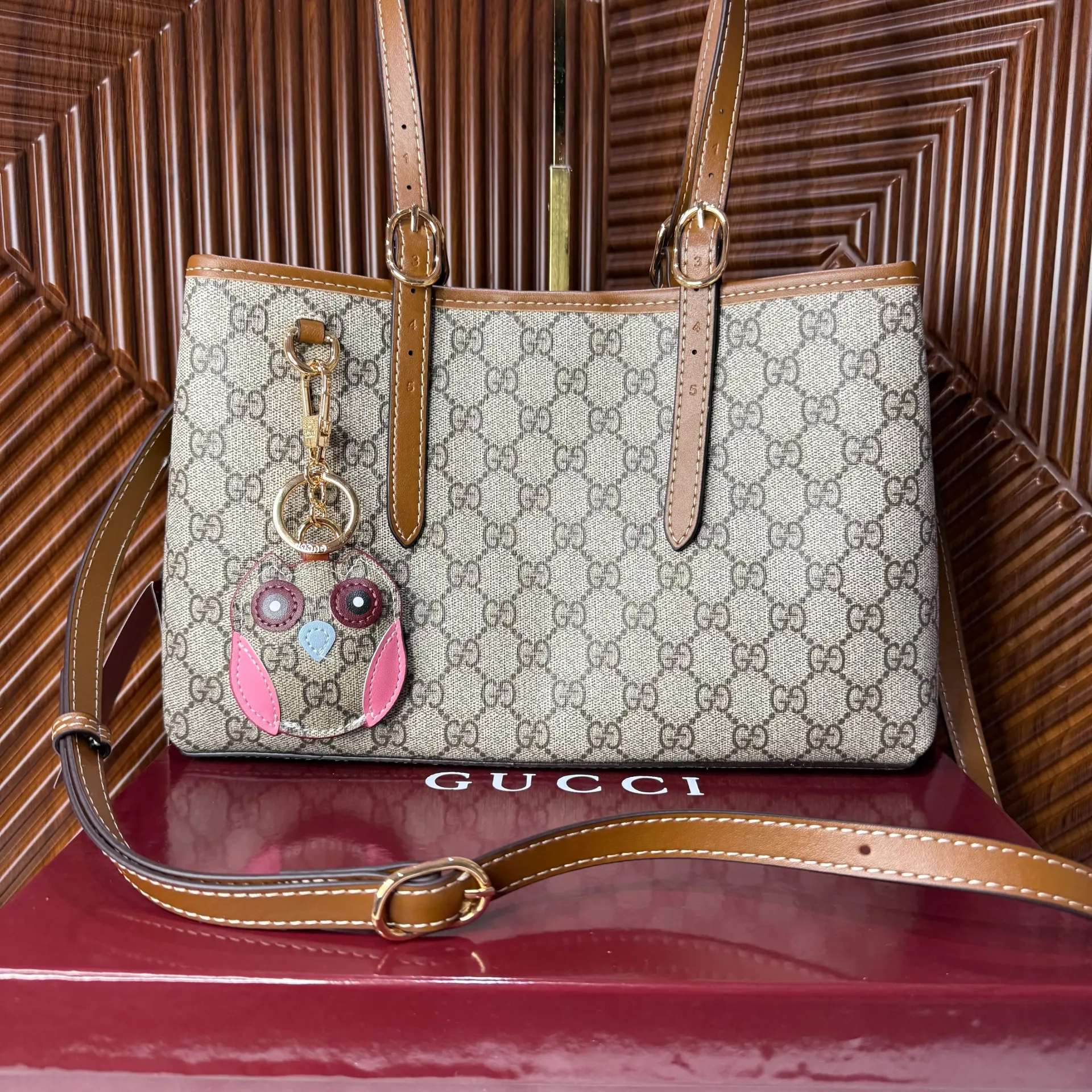 GUCCI Bolsa Tote Emblem Mediana Café